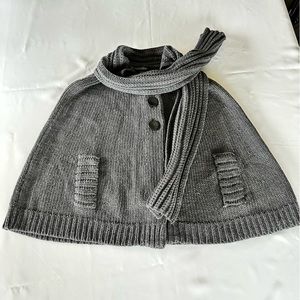 Darling Banana Republic grey merino wool cape with scarf